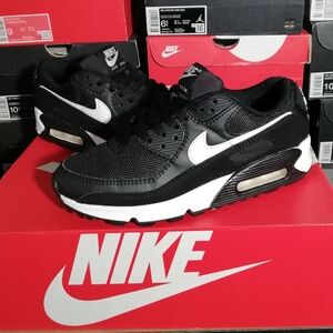 NIKE AIR MAX 90S ESSENTIAL WOMEN US SIZE 7 SUPER MINT COND "USED ITEM NO